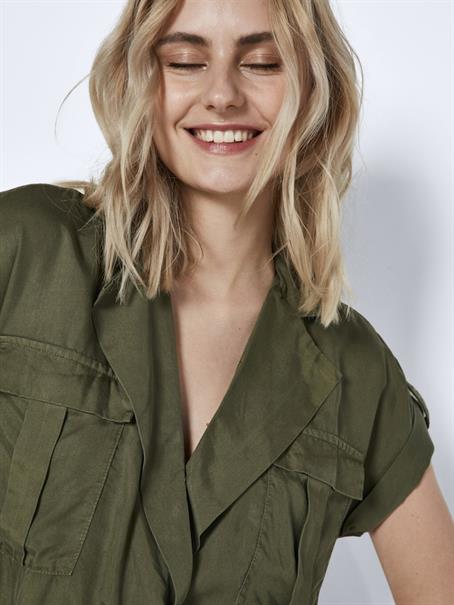 NMVERA S/S ENDI TENCEL DRESS FWD S* olive night