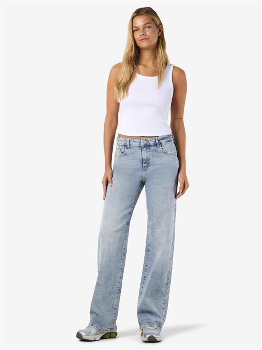 nmyolanda-mw-wide-str-az236lb-noos-light-blue-denim