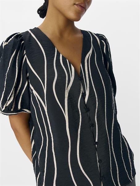 OBJJACIRA S/S V-NECK TOP NOOS black2