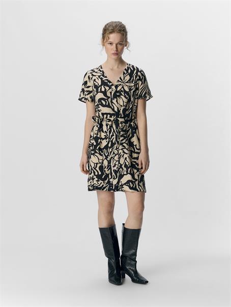 OBJKARINA S/S RE SHORT DRESS NOOS sandshell1