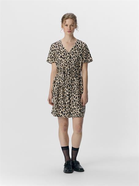 OBJKARINA S/S RE SHORT DRESS NOOS sandshell3