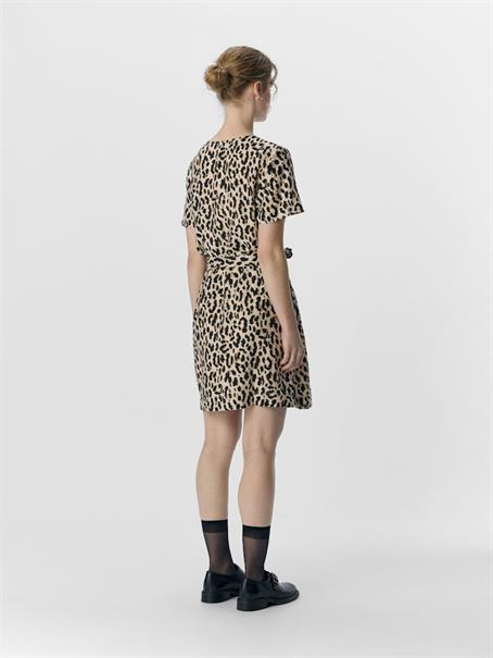 OBJKARINA S/S RE SHORT DRESS NOOS sandshell3