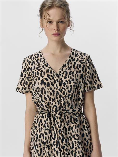 OBJKARINA S/S RE SHORT DRESS NOOS sandshell3
