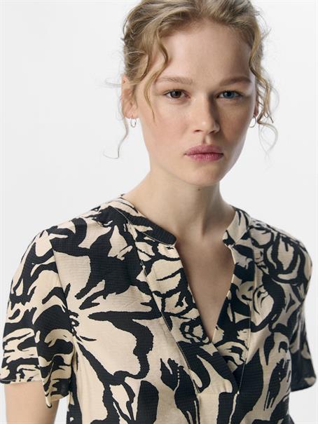 OBJKARINA S/S RE V-NECK TOP NOOS sandshell1