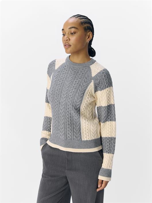 objmeg-ls-lo-o-neck-cable-knit-div-medium-grey-melange