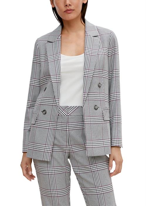 offener-blazer-mit-zierknöpfen-weiß