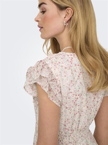 ONLASTA LIFE S/S PEEKABOO DRESS WVN powder puff