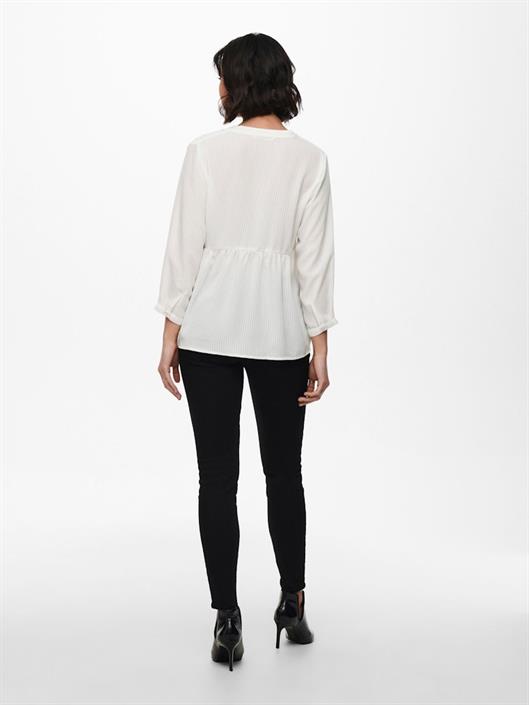 onlbloom-3-4-top-noos-wvn-cloud-dancer