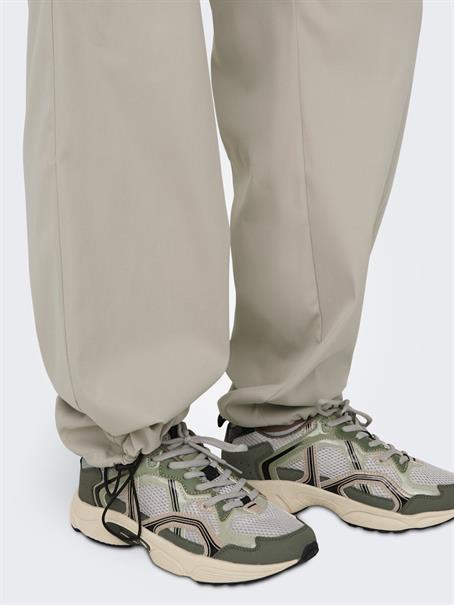 ONLCASHI CARGO PANT WVN NOOS chateau gray
