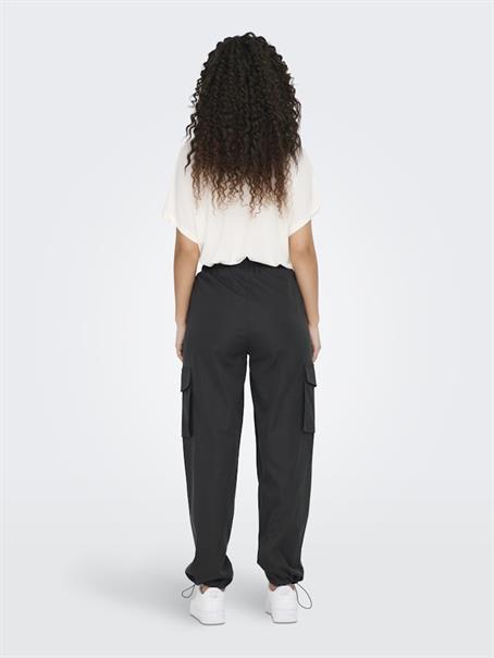 ONLCASHI CARGO PANT WVN NOOS raven