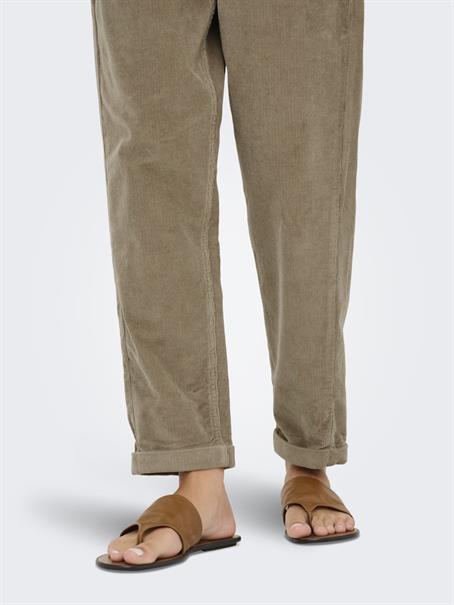 ONLFLORA MW ELA CORD CARROT PANT PNT weathered teak