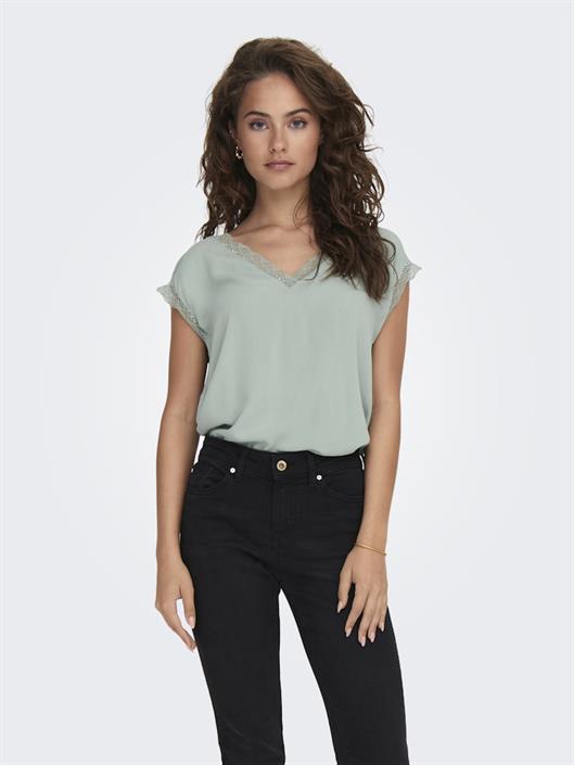 onljasmina-life-ss-v-lace-top-noos-wvn-jadeite