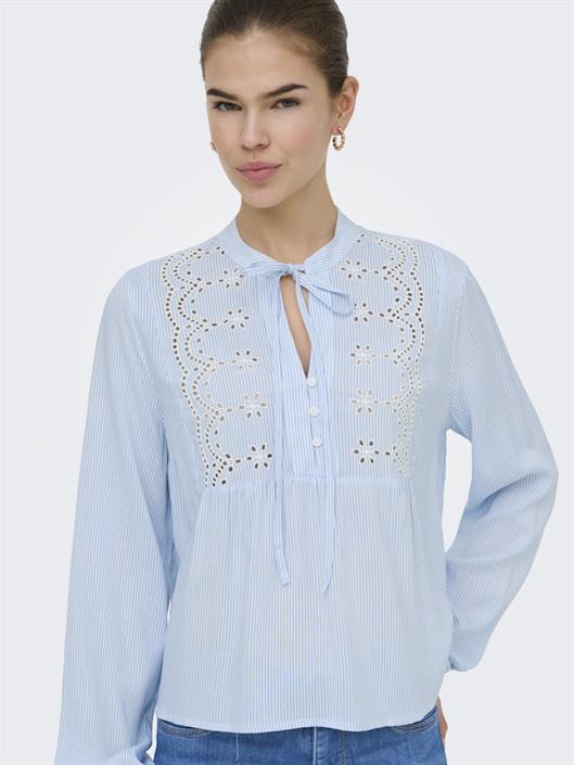 onllennyo-ls-embroid-v-neck-top-noos-wvn-kentucky-blue