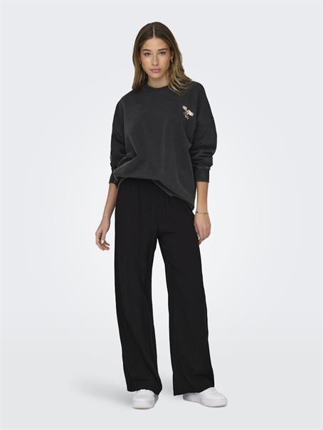 ONLLUCINDA L/S TAMED O-NECK BOX SWT black