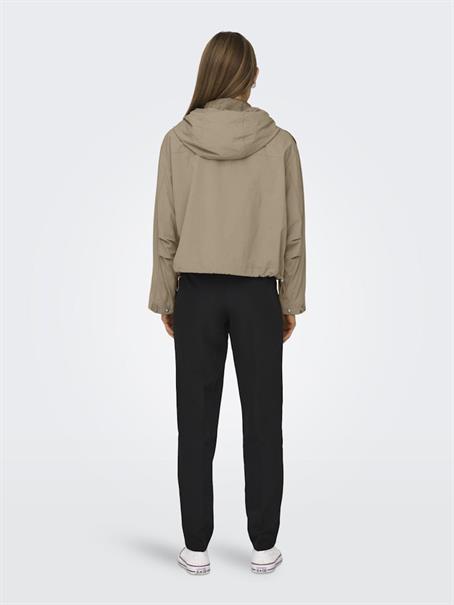 ONLMAMBA SHORT PARKA JACKET CC OTW white pepper