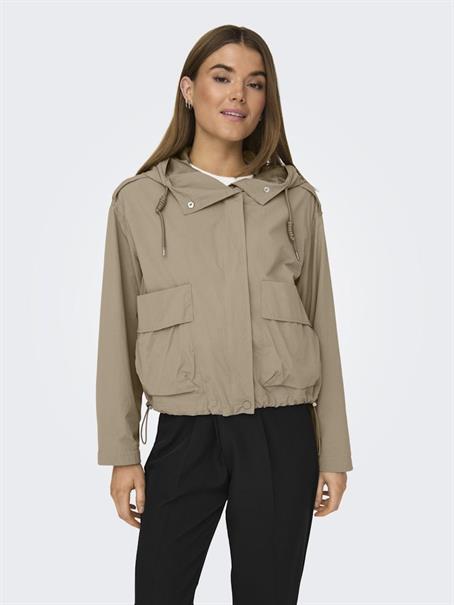 ONLMAMBA SHORT PARKA JACKET CC OTW white pepper