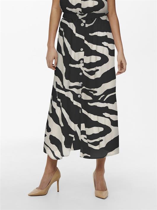 onlnova-life-vis-button-skirt-wvn-black1