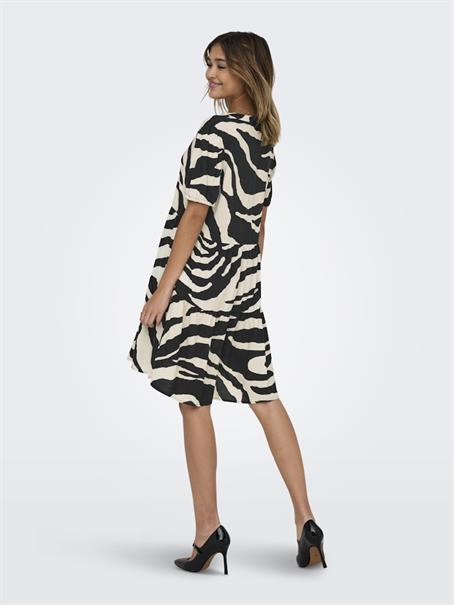 ONLNOVA LIFE VIS S/S THEA DRESS WVN black1