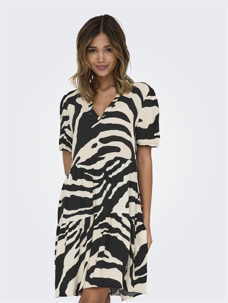ONLNOVA LIFE VIS S/S THEA DRESS WVN black1