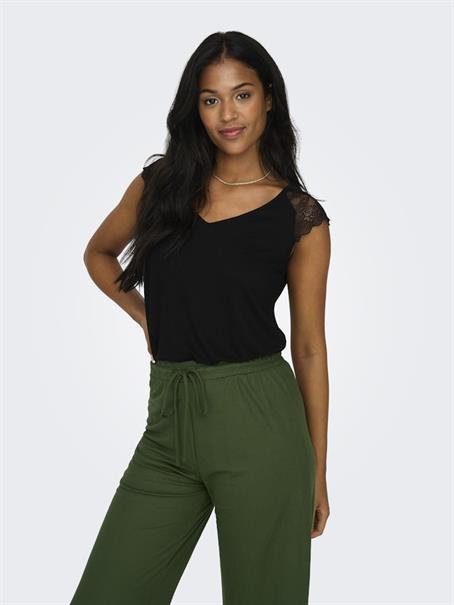 ONLPETRA S/S LACE MIX TOP JRS black