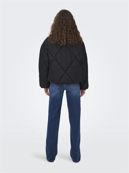 ONLTAMARA SHORT QUILTED JACKET CC OTW black