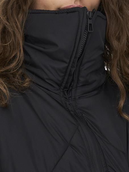 ONLTAMARA SHORT QUILTED JACKET CC OTW black