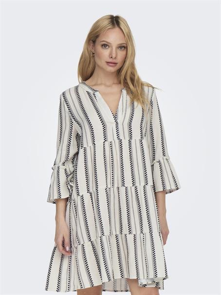 ONLTHYRA PEPLON DRESS AOP WVN cloud dancer