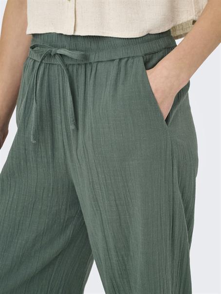 ONLTIZANA COTTON LOOSE PANTS WVN NOOS balsam green