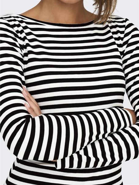 ONLTRISTA L/S BOATNECK TOP BOX JRS black3