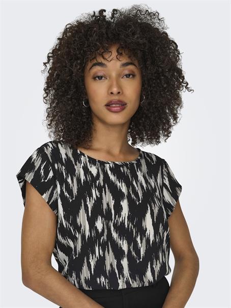 ONLVIC S/S AOP TOP NOOS WVN black20