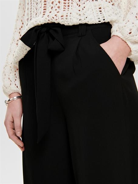 ONLWINNER LIFE CULOTTE PANT NOOS WVN black 1