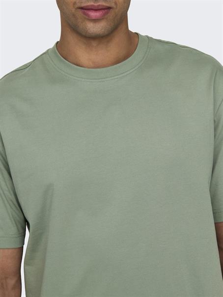 ONSFRED LIFE RLX SS TEE NOOS hedge green