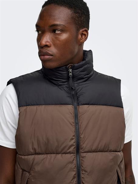 ONSMAVERICK PUFFER VEST OTW hot fudge