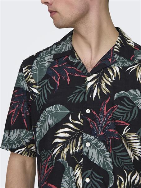 ONSWAYNE LIFE AOP SS VISCOSE SHIRT NOOS black