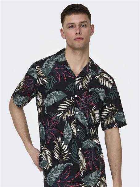 ONSWAYNE LIFE AOP SS VISCOSE SHIRT NOOS black