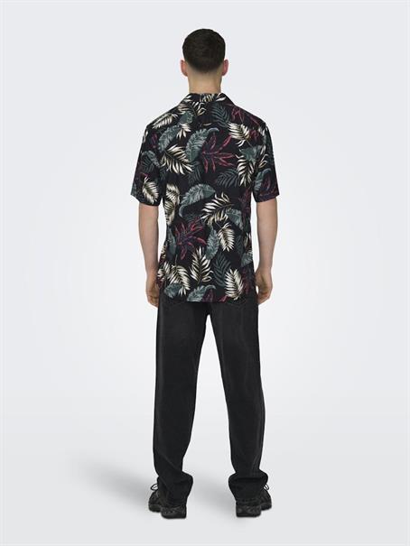 ONSWAYNE LIFE AOP SS VISCOSE SHIRT NOOS black