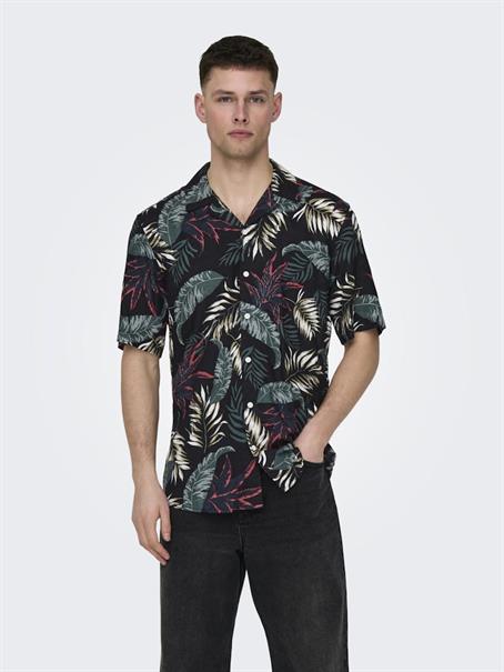 ONSWAYNE LIFE AOP SS VISCOSE SHIRT NOOS black
