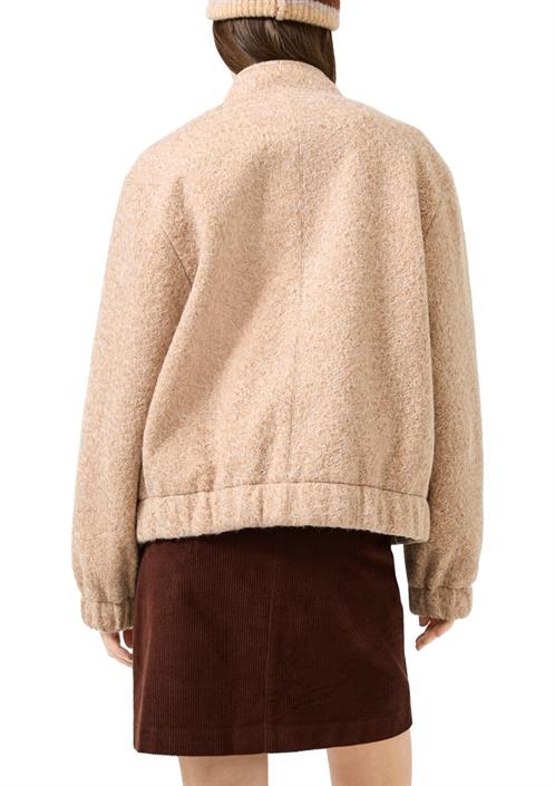 outdoor-jacke-braun