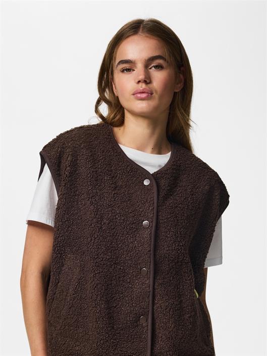 pckatty-teddy-vest-noos-bc-hot-fudge