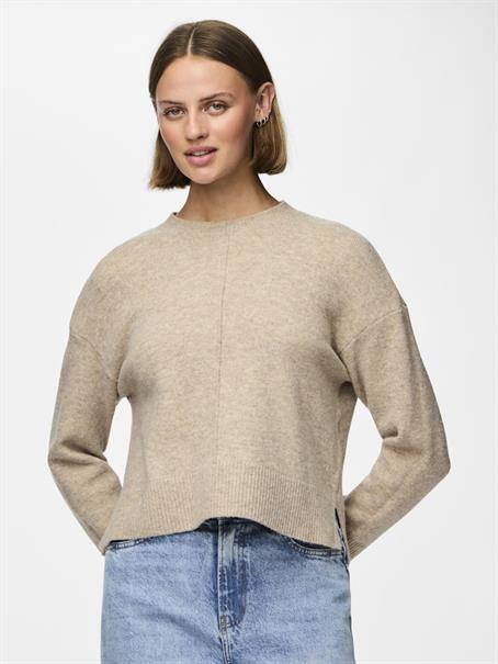 PCMALOU LS O-NECK CUTLINE KNIT NOOS BC taupe gray