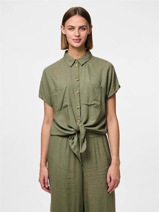 pcpia-ss-tie-shirt-wvn-noos-deep-lichen-green