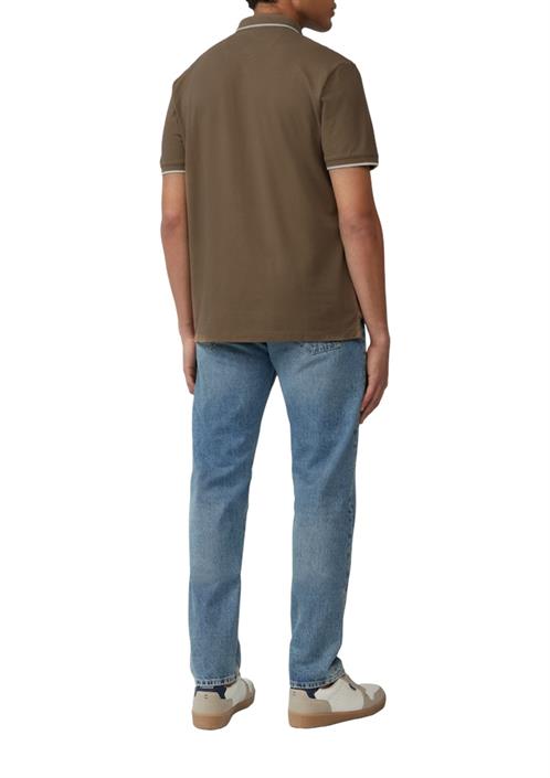 polo-shirt-braun