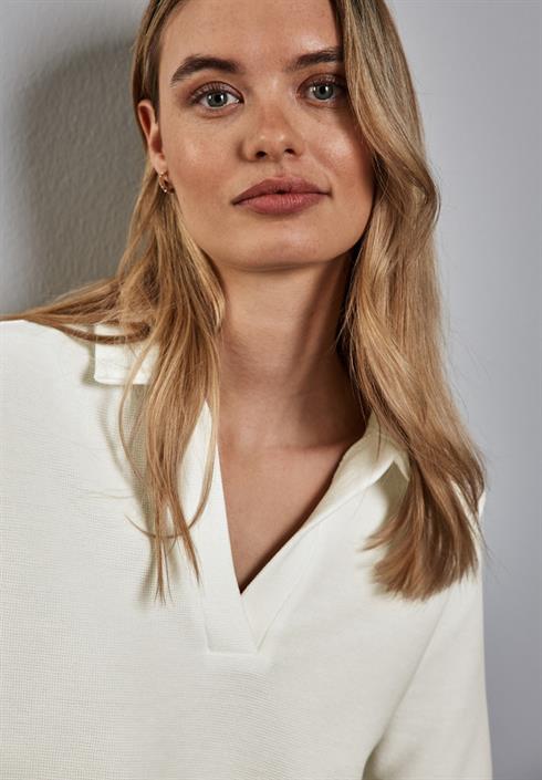 poloshirt-mit-struktur-off-white