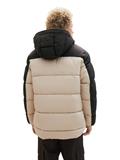 Pufferjacke mit recyceltem Polyester paving stone