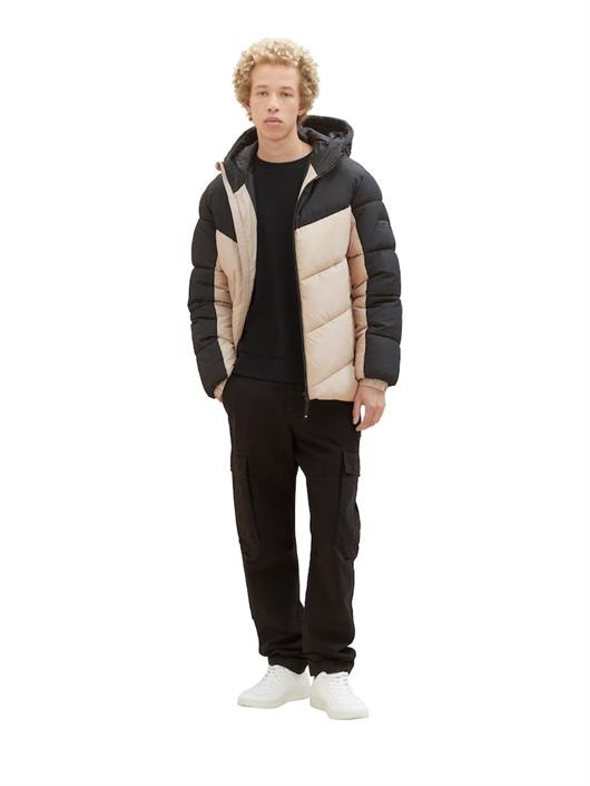 pufferjacke-mit-recyceltem-polyester-paving-stone