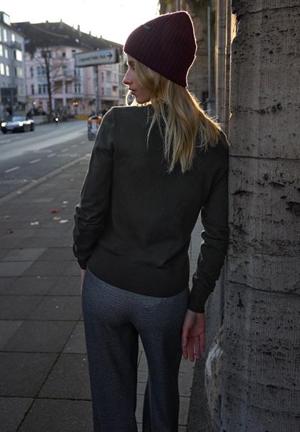 Pullover im Feinstrick black