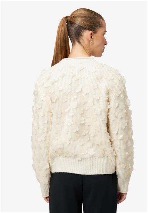 pullover-mit-3d-blüten-eggnog