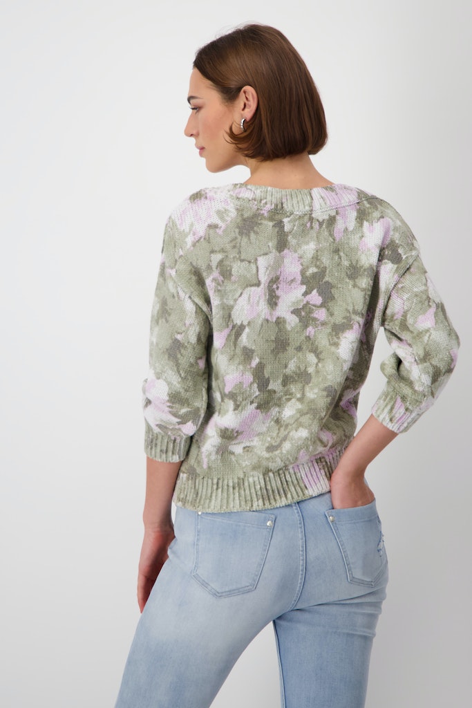 pullover-mit-blumenmuster-sage-gemustert