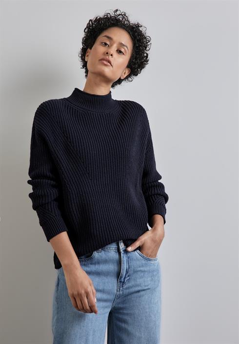 pullover-mit-details-night-sky-blue