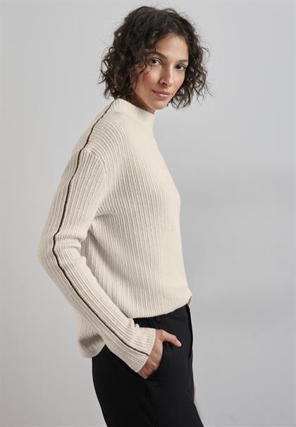 Pullover mit Kontrastdetail cream white melange